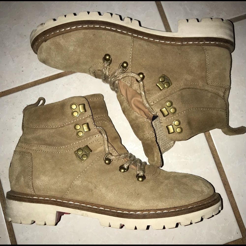 Toms summit hiking boots. 7W